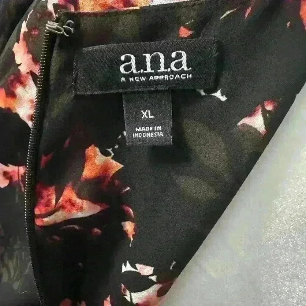 A.N.A. Criss Cross Floral Bell Sleeve Top XL - Zipper Back, 100% Polyester - Picture 7 of 7